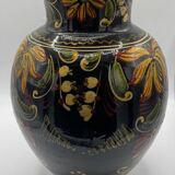 Black vase M/V floral patterns