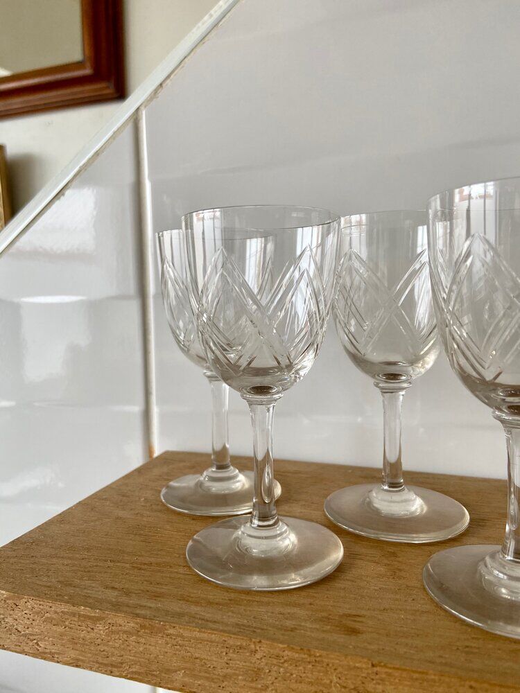 6 glasses of chiseled crystal liqueur