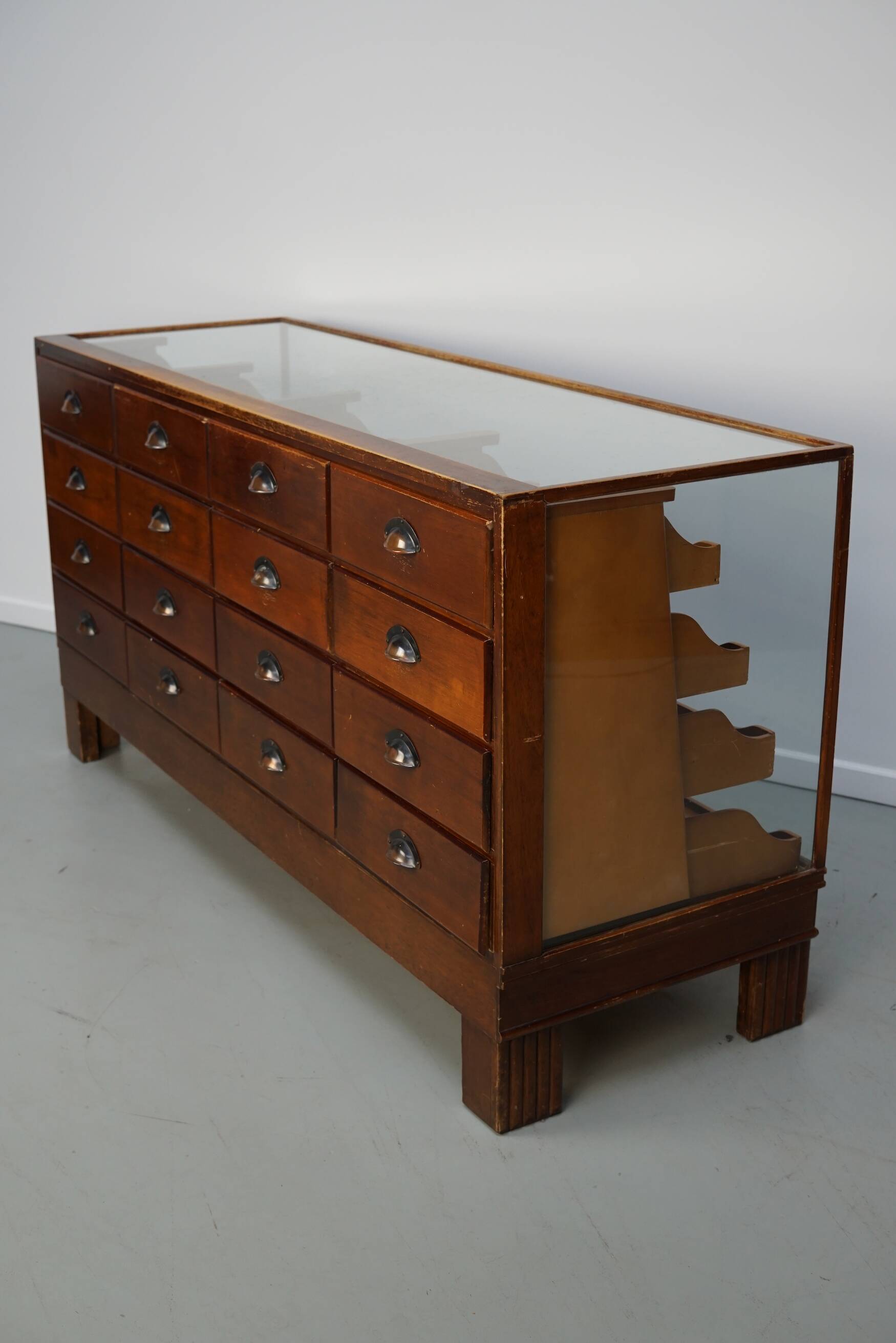 Comptoir de magasin en hêtre anglais antique, vers 1920-1930
