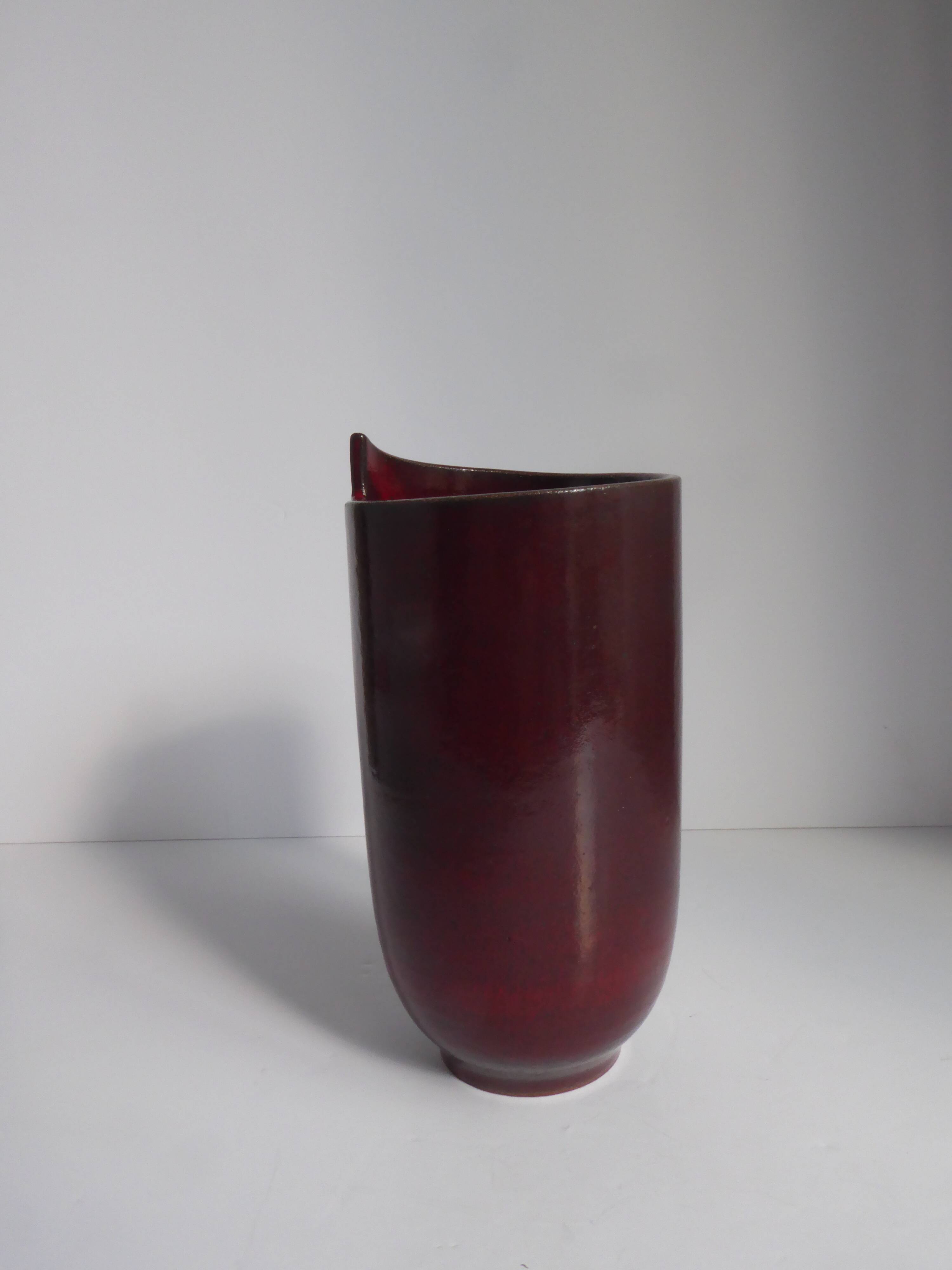 1950 vase in sandstone with cut neck