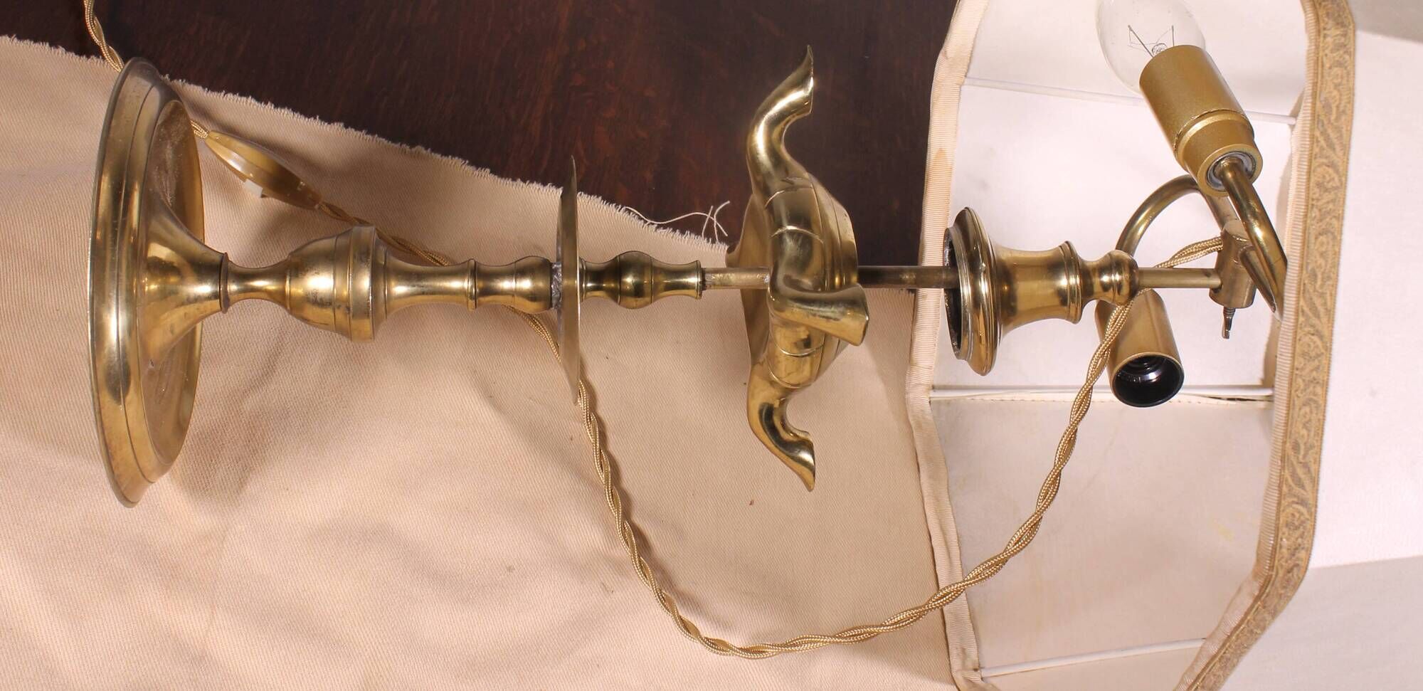 lampe à huile en bronze- 18° siècle - Espagne monté en lampe avec son abat-