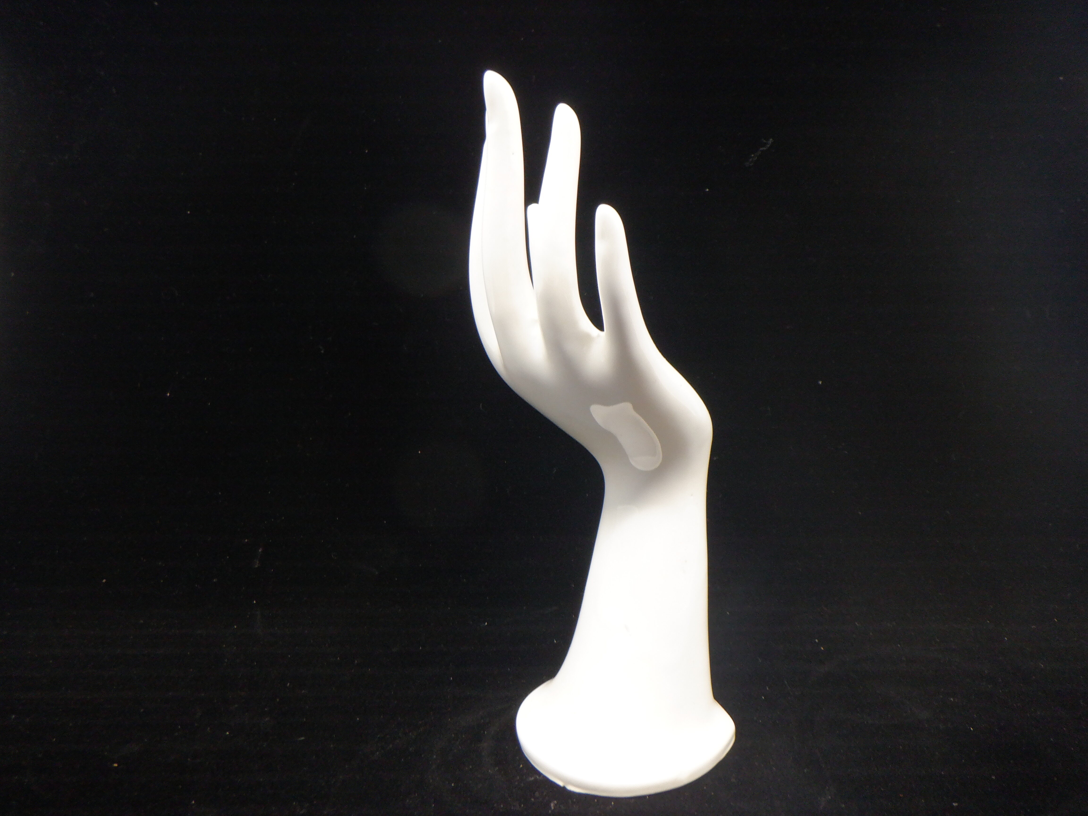 Hand soliflore in white ceramic