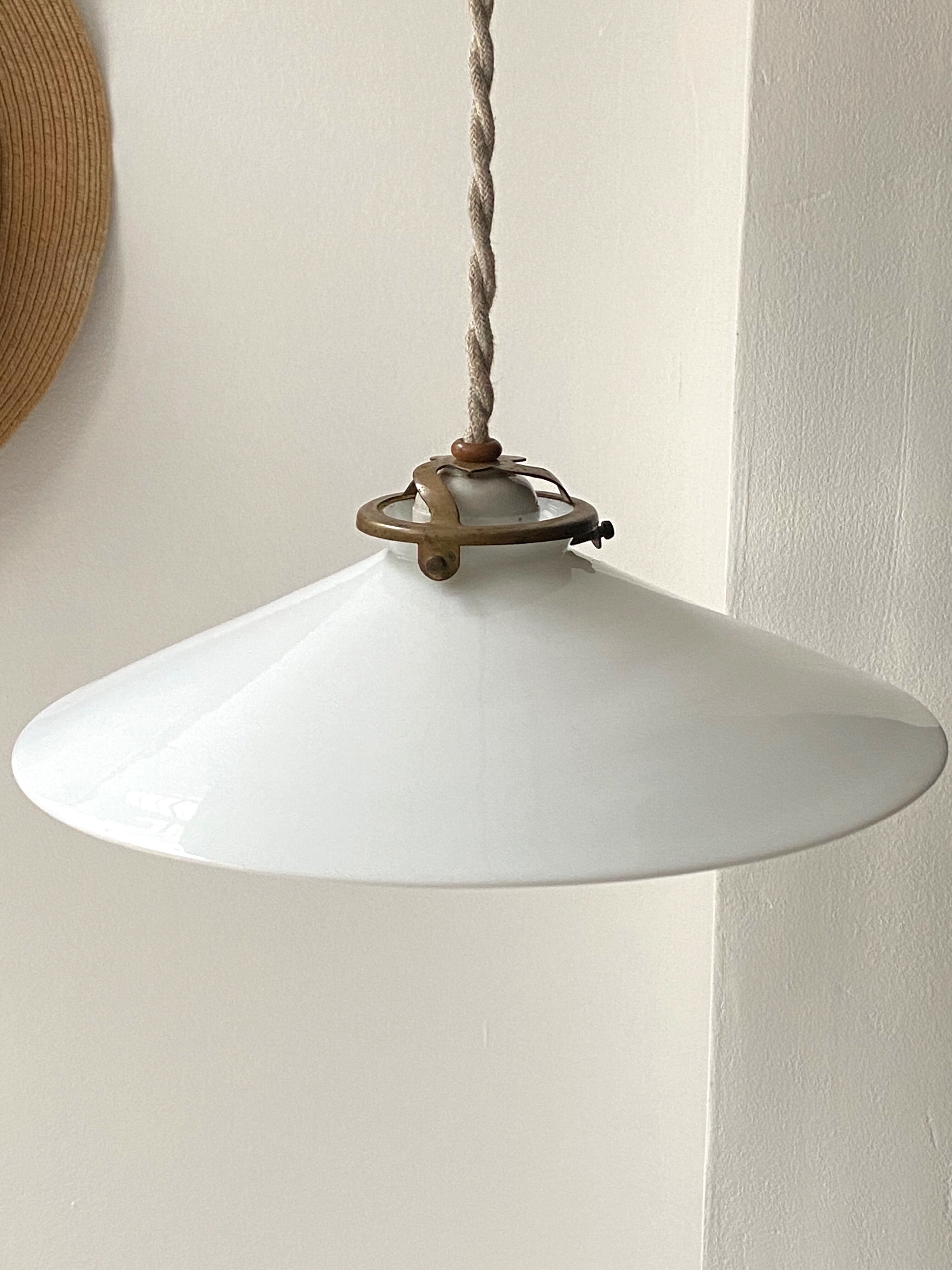 Opaline suspension with porcelain socket
