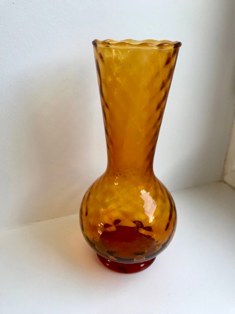 Vase en verre ambré années 70