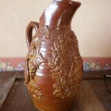 Beauvais sandstone pitcher decorated with a prizery