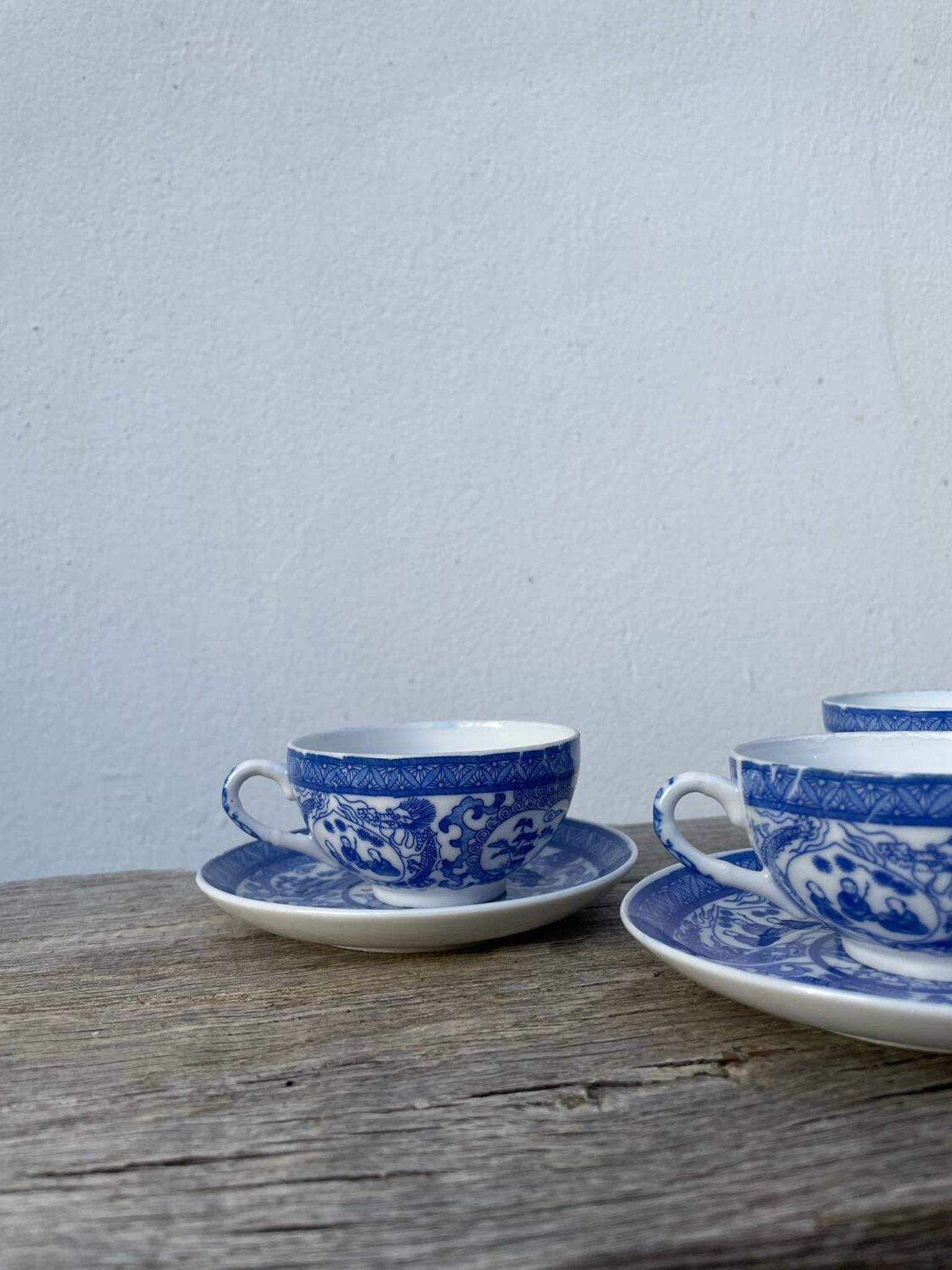 4 Japanese blue porcelain cups