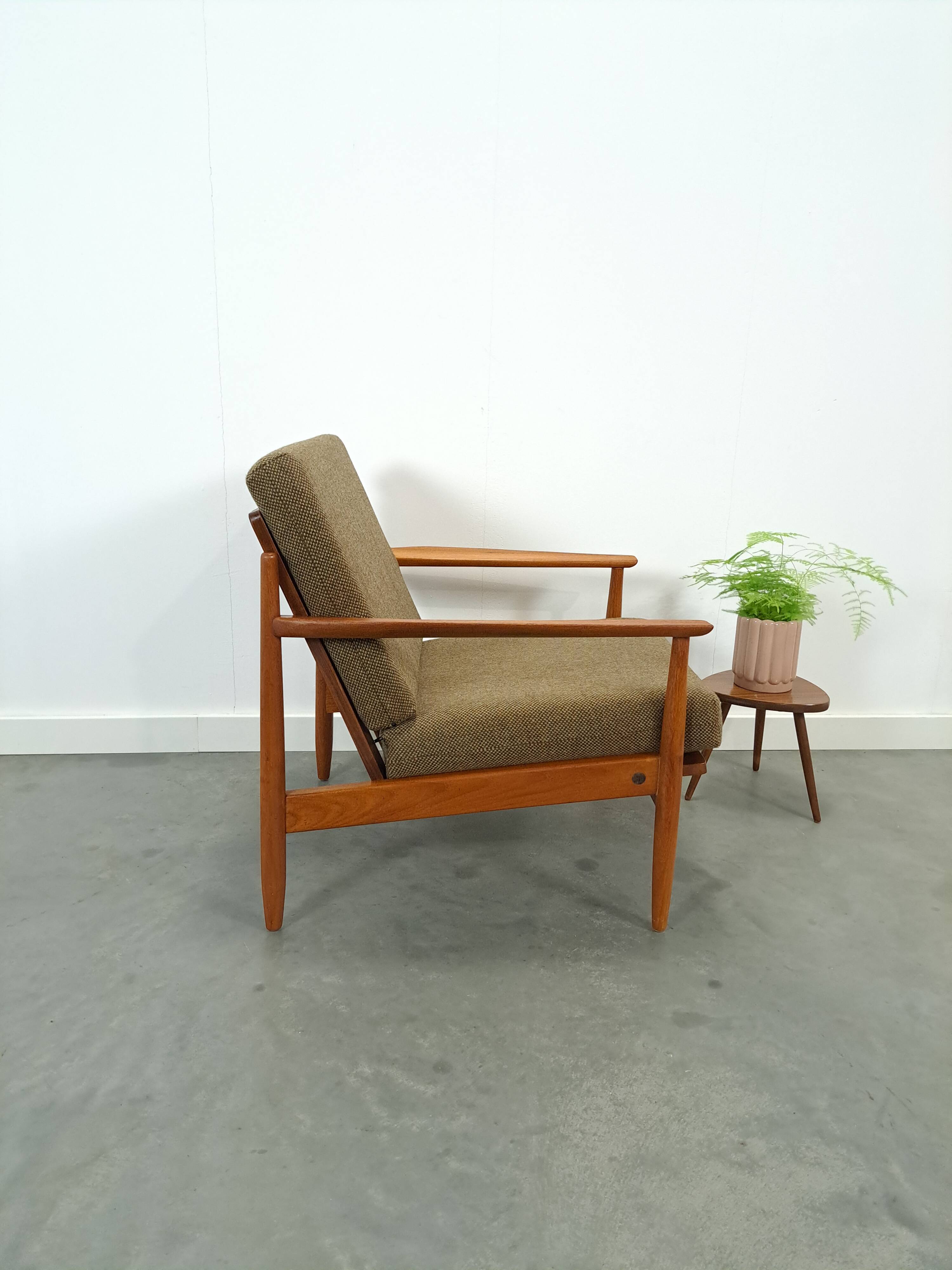 Teak Scandinavische fauteuil met bruin stoffen kussens, stoel 2