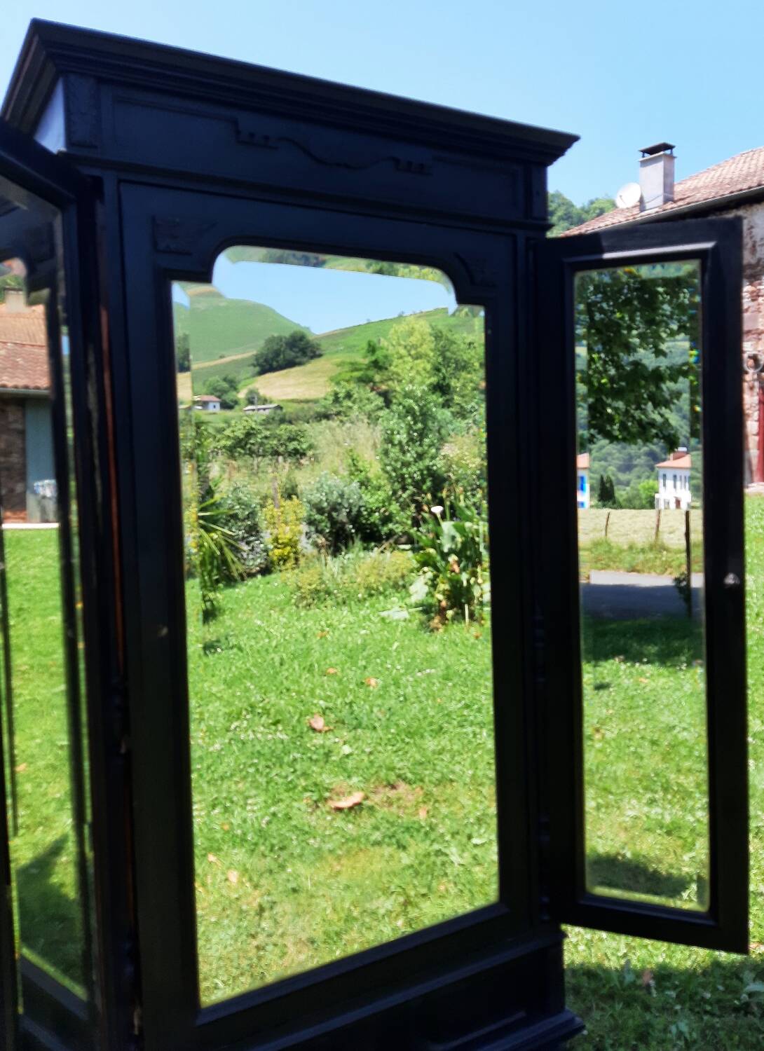 Dressmaker's cabinet with beveled triptych mirrors. (Mirror cabinet)