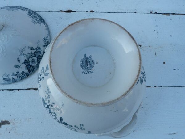 Soupière ancienne Moulin des Loups Hamge France motifs Acacias