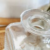 Glass decanter diamond patterns