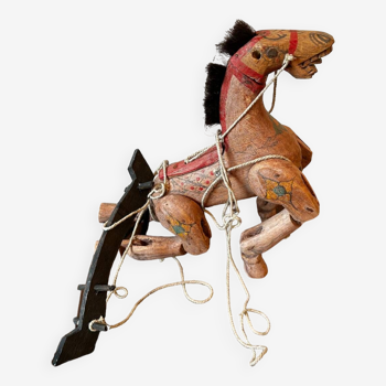 Cheval marionnette en bois