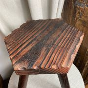 Tabouret de ferme français  tripode en bois années 60