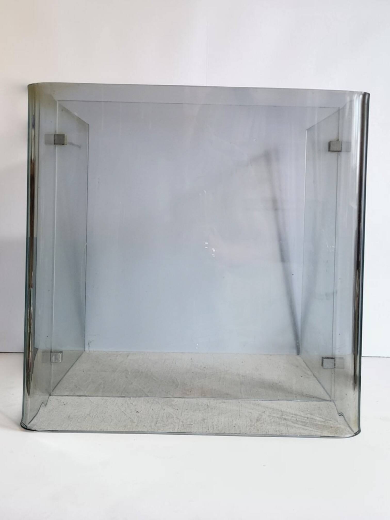 Table de chevet / bout de canapé en plexiglas (lucite) 1970's