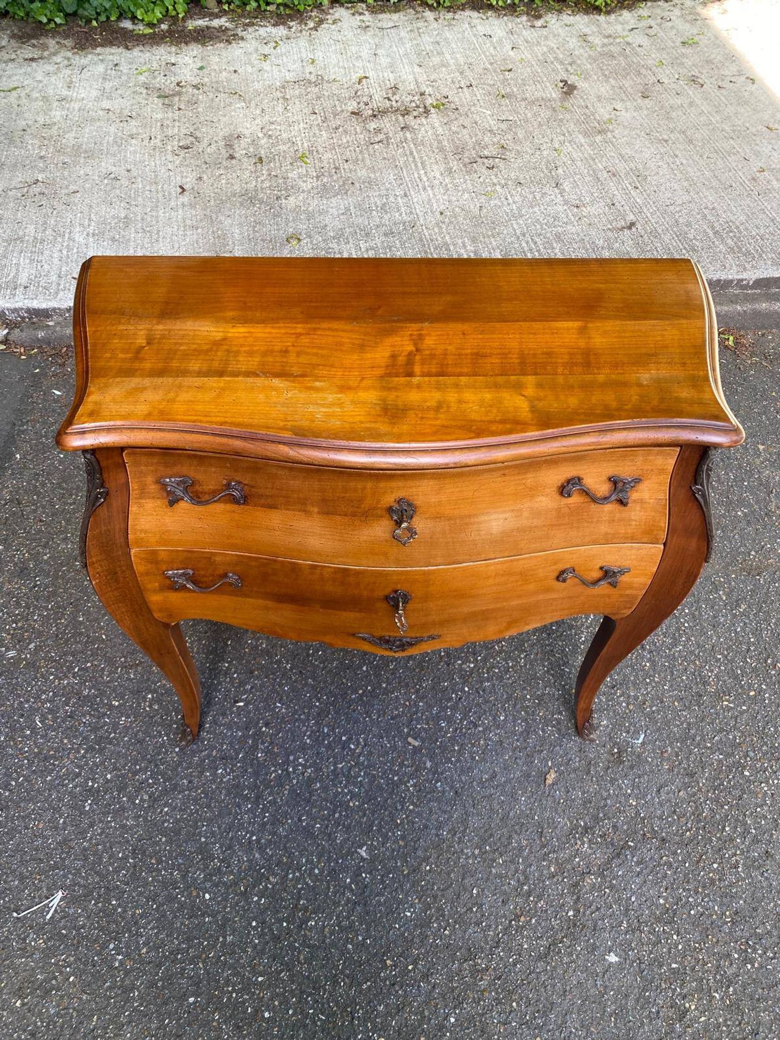Vintage Louis XV commode in light solid wood, France 1920.