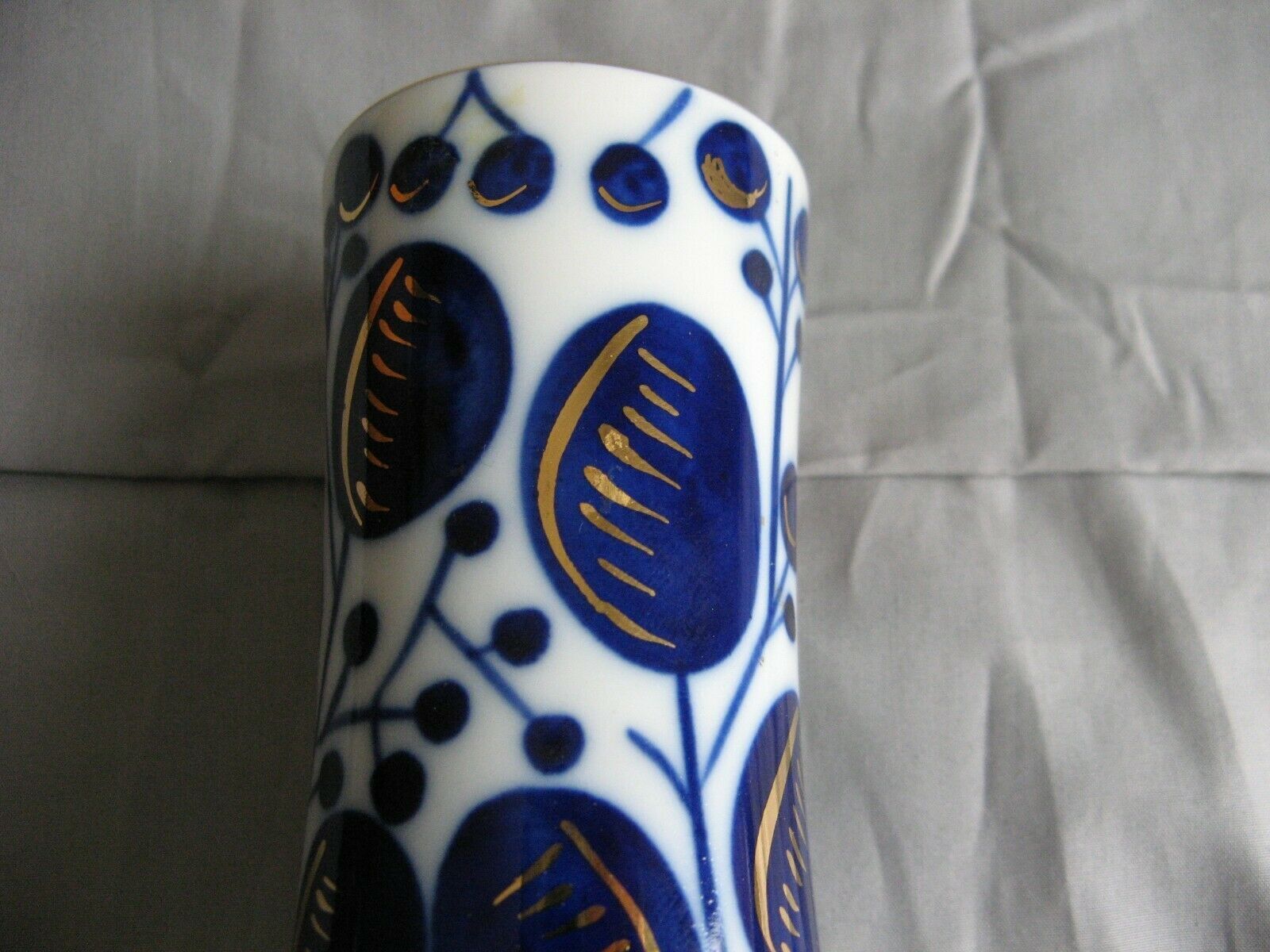 Lomonosov Russian porcelain vase probably dating around 1950