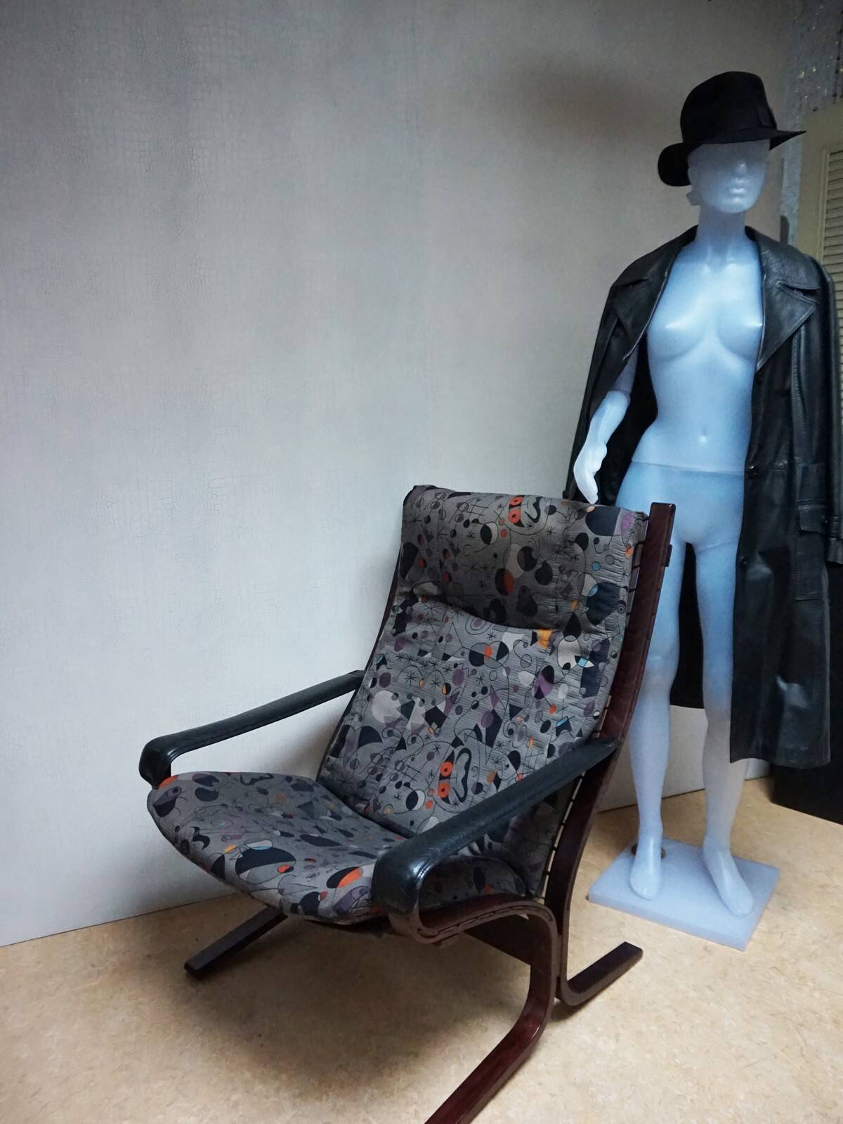 Chaise longue Siësta, Ingmar Relling pour Westnofa avec tapisserie de Joan Miró