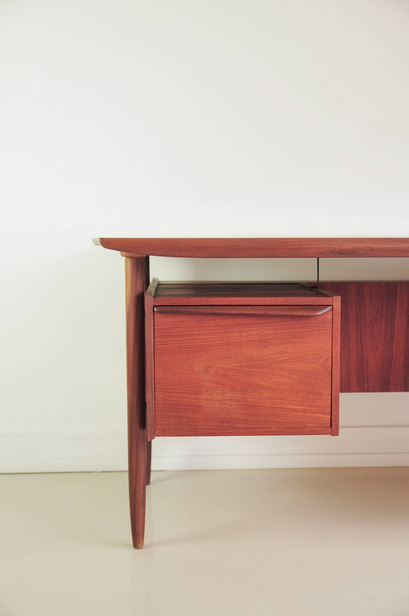 Vintage Tijsseling desk for Hulmefa