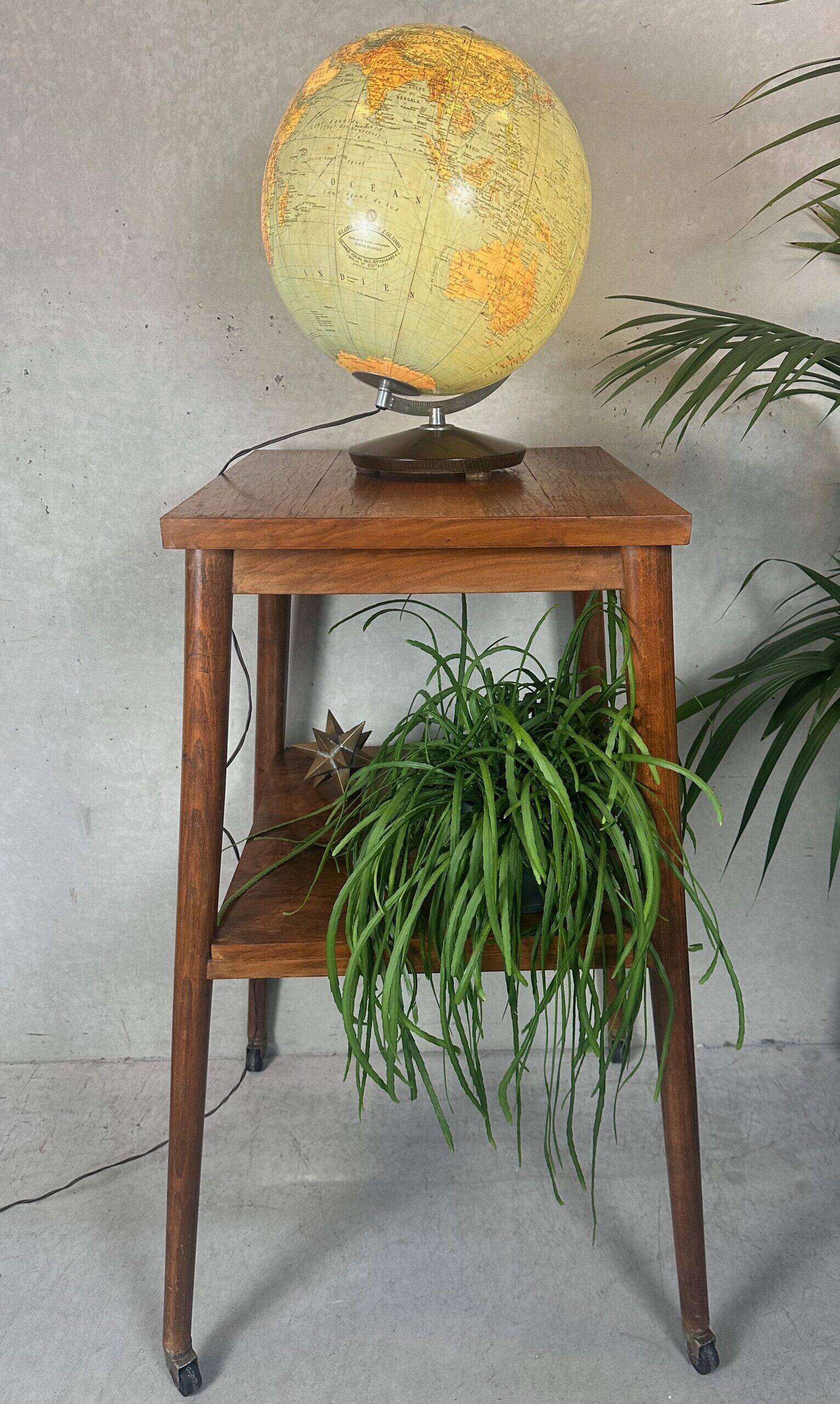 Vintage (tall) side table / plant table on wheels