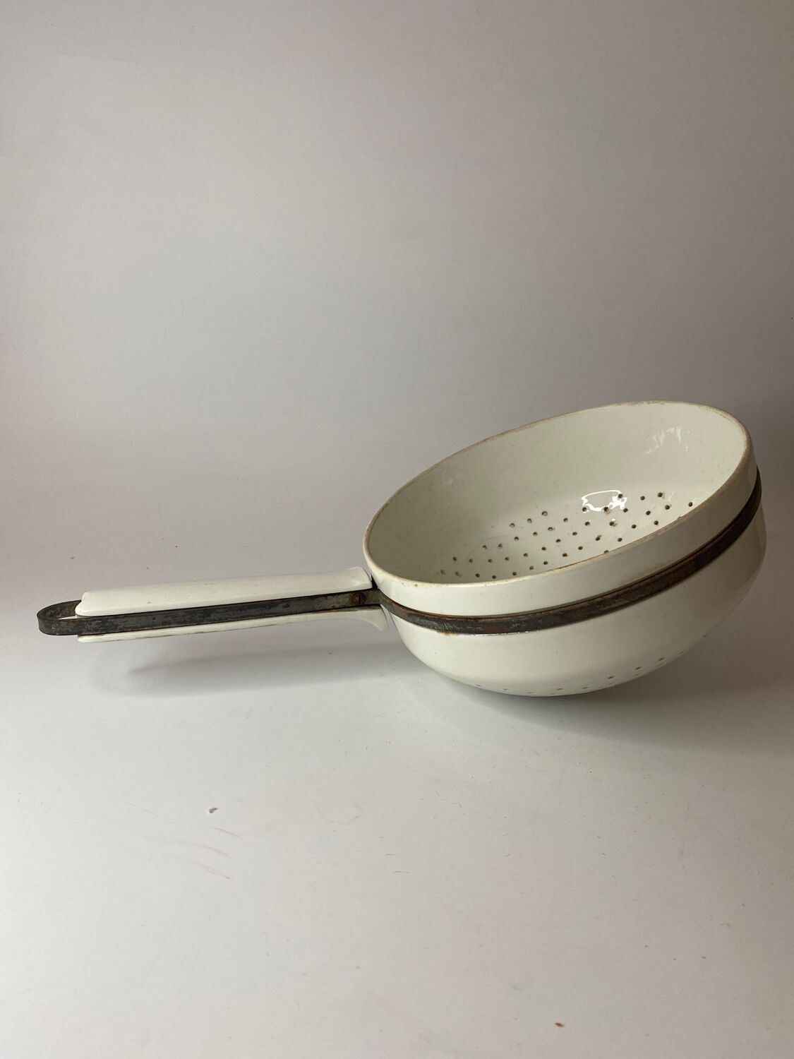 Porcelain strainer
