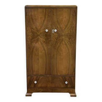 Petite armoire d'étudiant anglais en loupe de noyer des années 1930