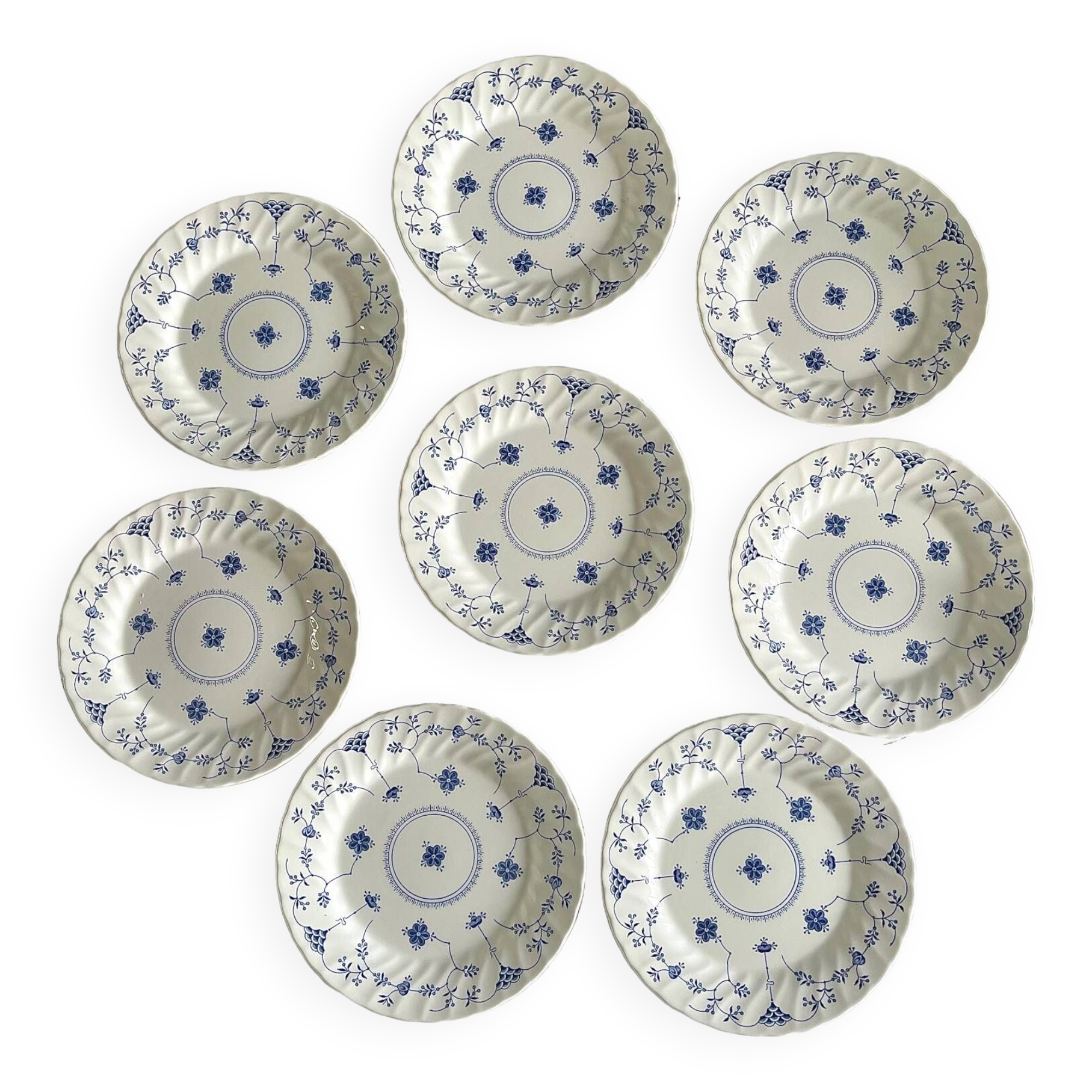 8 English dinner plates