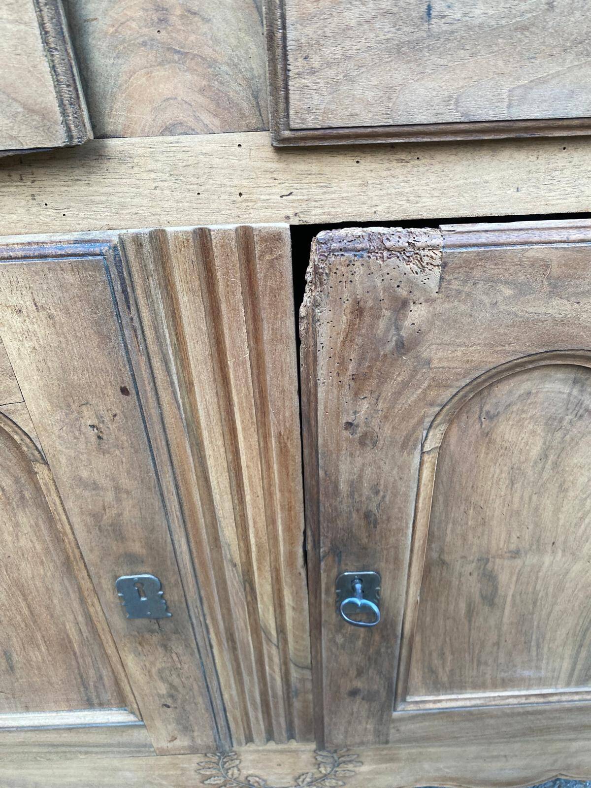 Louis XV buffet renovated in solid oak from the 18th century.