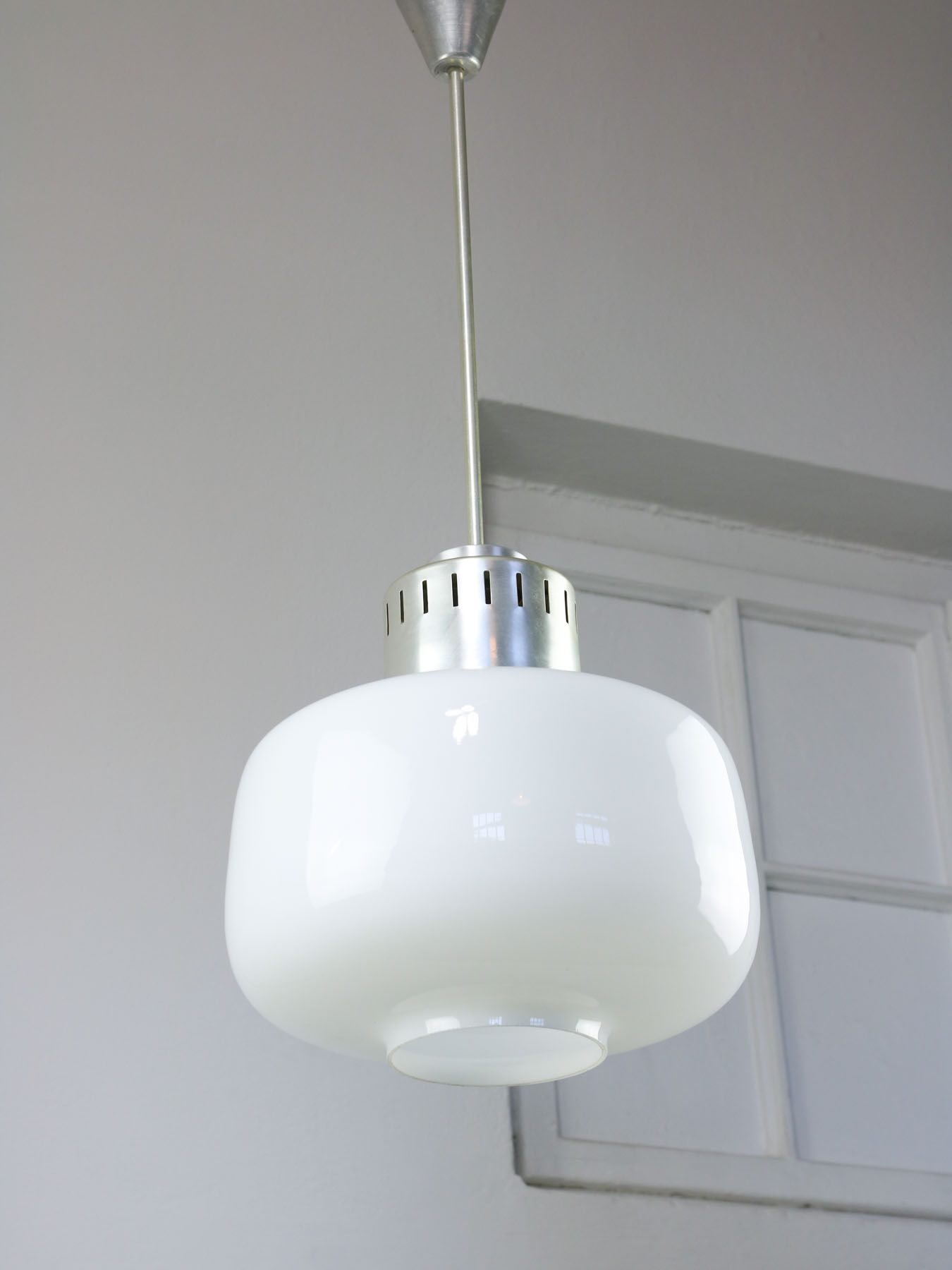 Suspension opaline du milieu du siècle