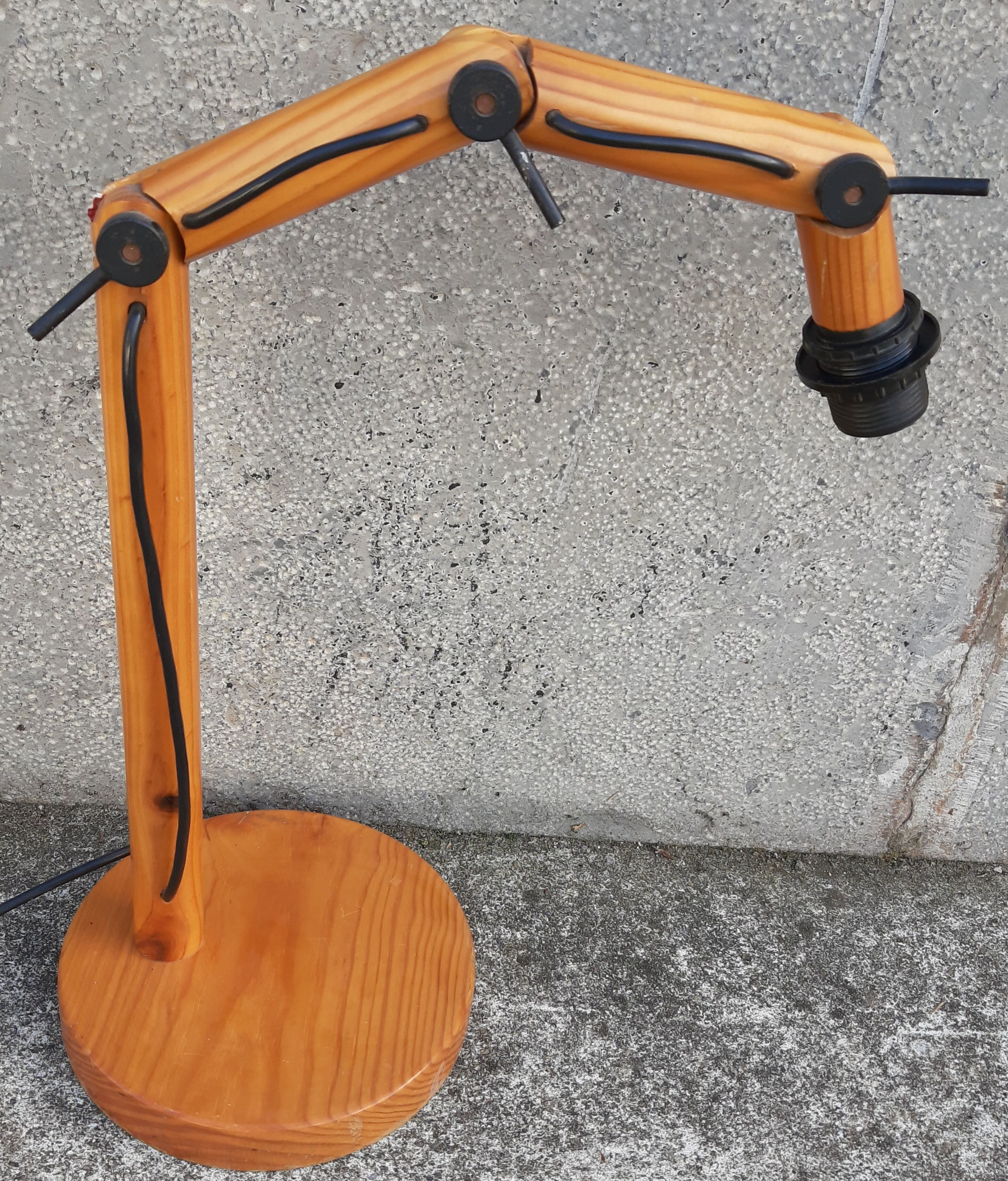 Articulated wooden lamp