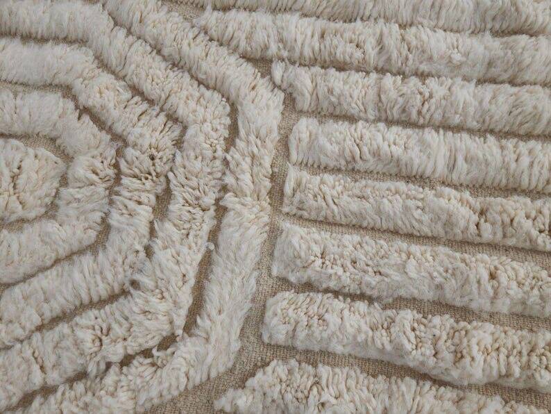 Handmade pure wool rug, size 150 x 250 cm.