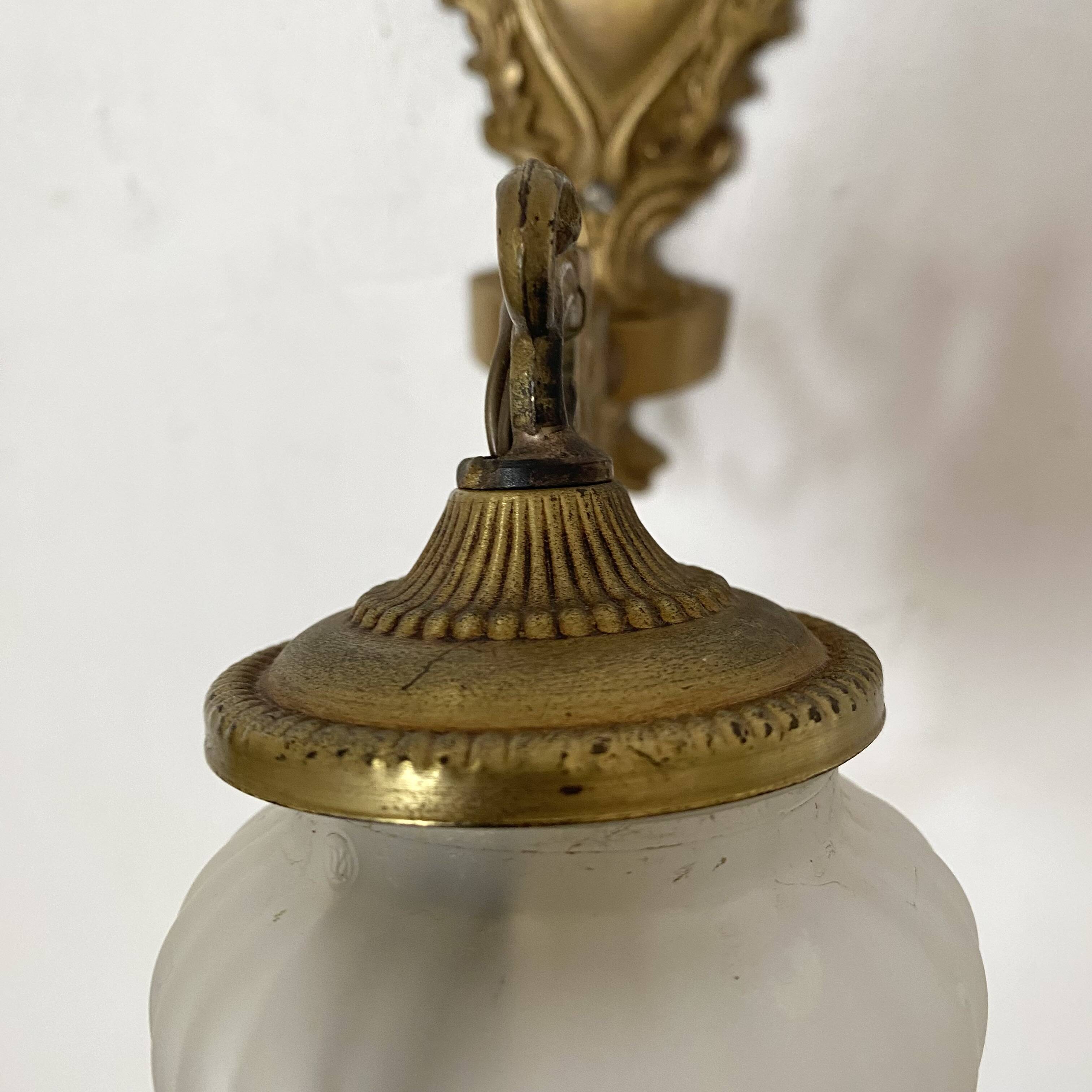 Applique rétro avec tulipe de verre