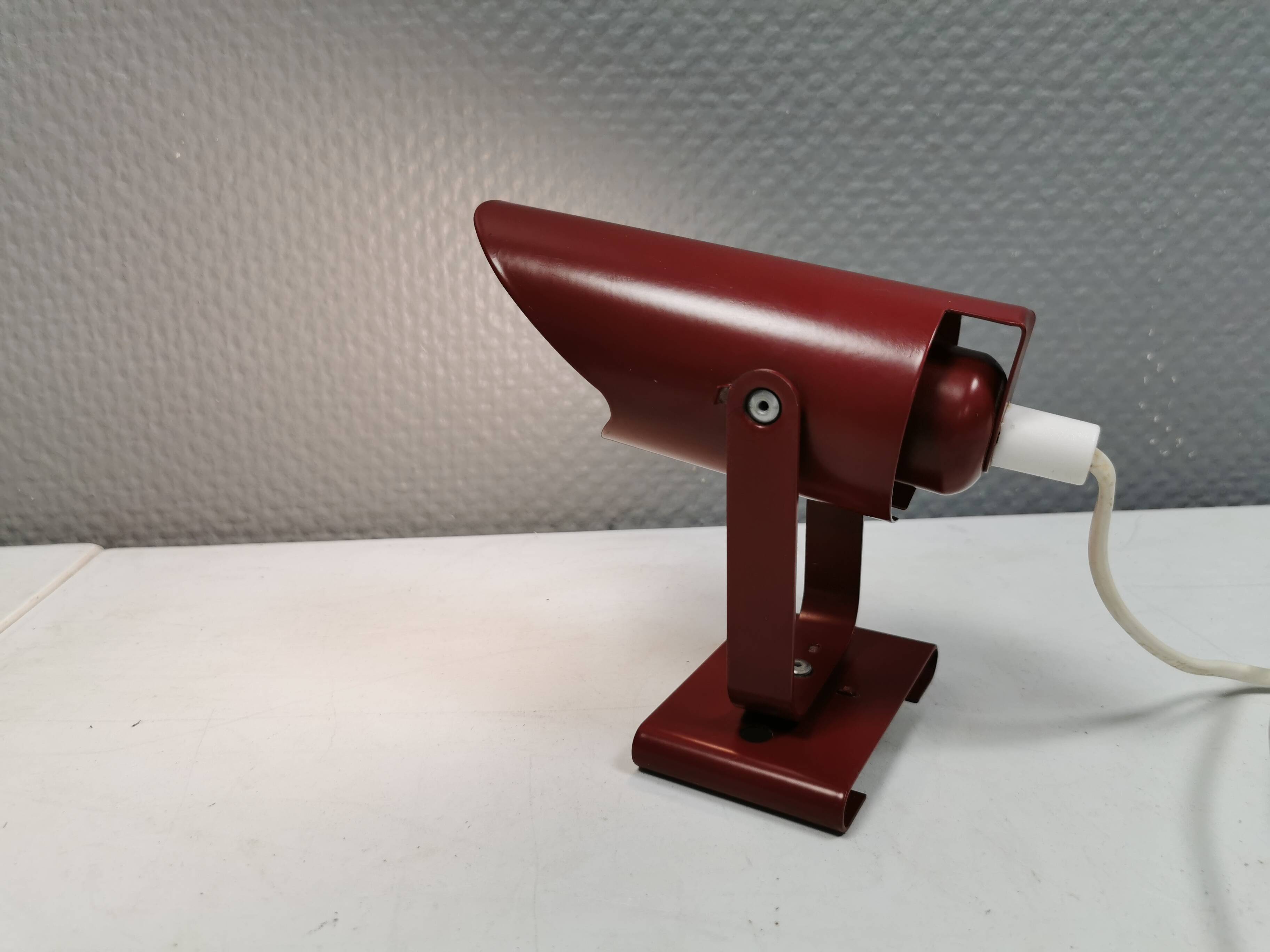 Small delicious wall lamp in Bordeaux red color from the 1980s