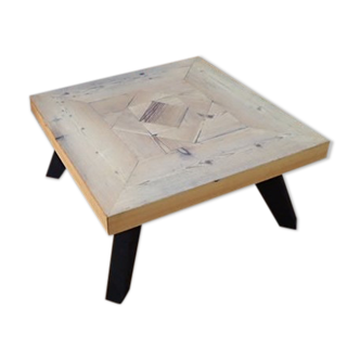 Table basse  carré avec des triangles