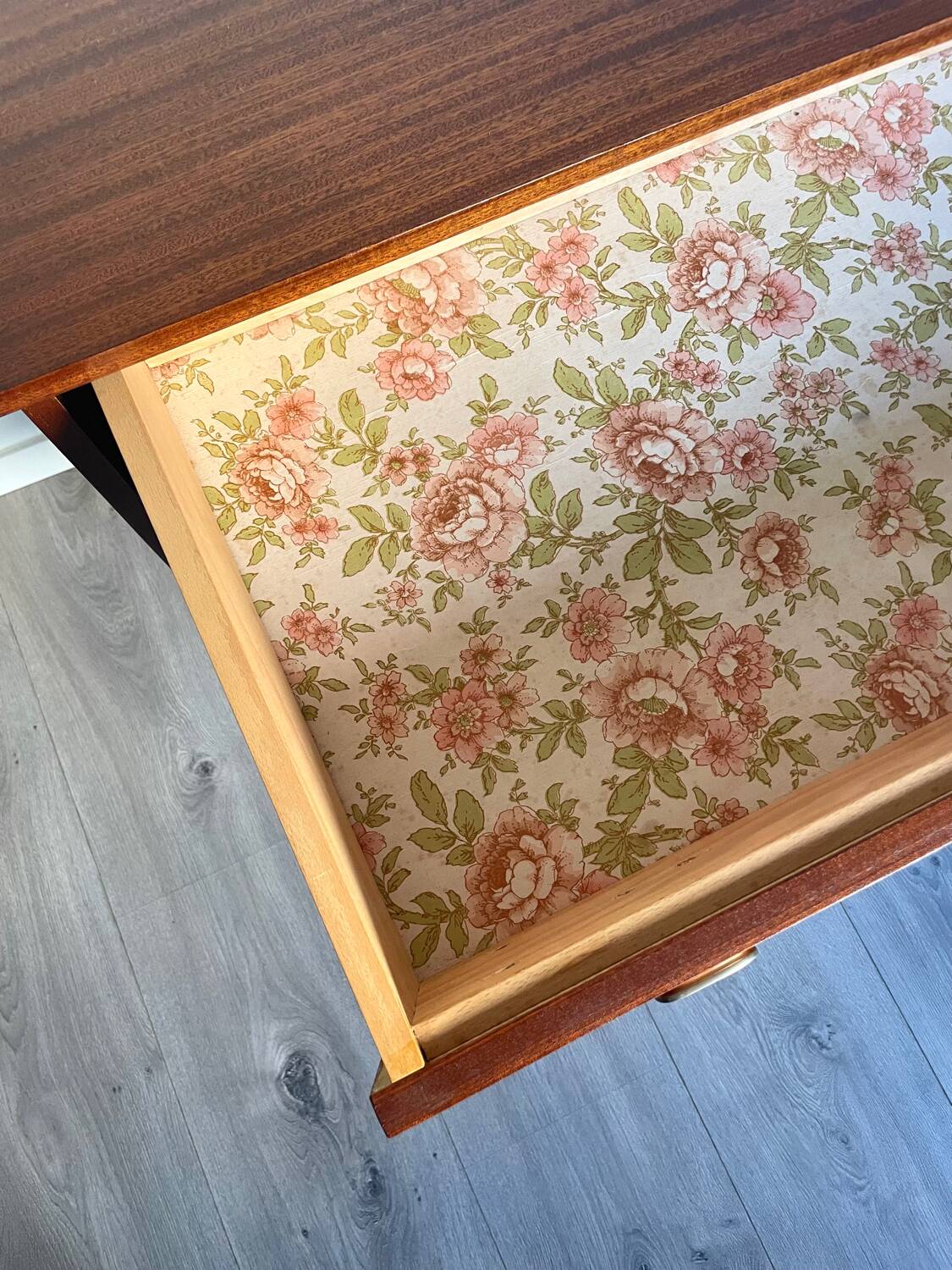 Commode vintage bois pieds compas