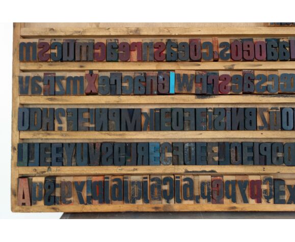 Casier d'impression avec lettres en bois vintage