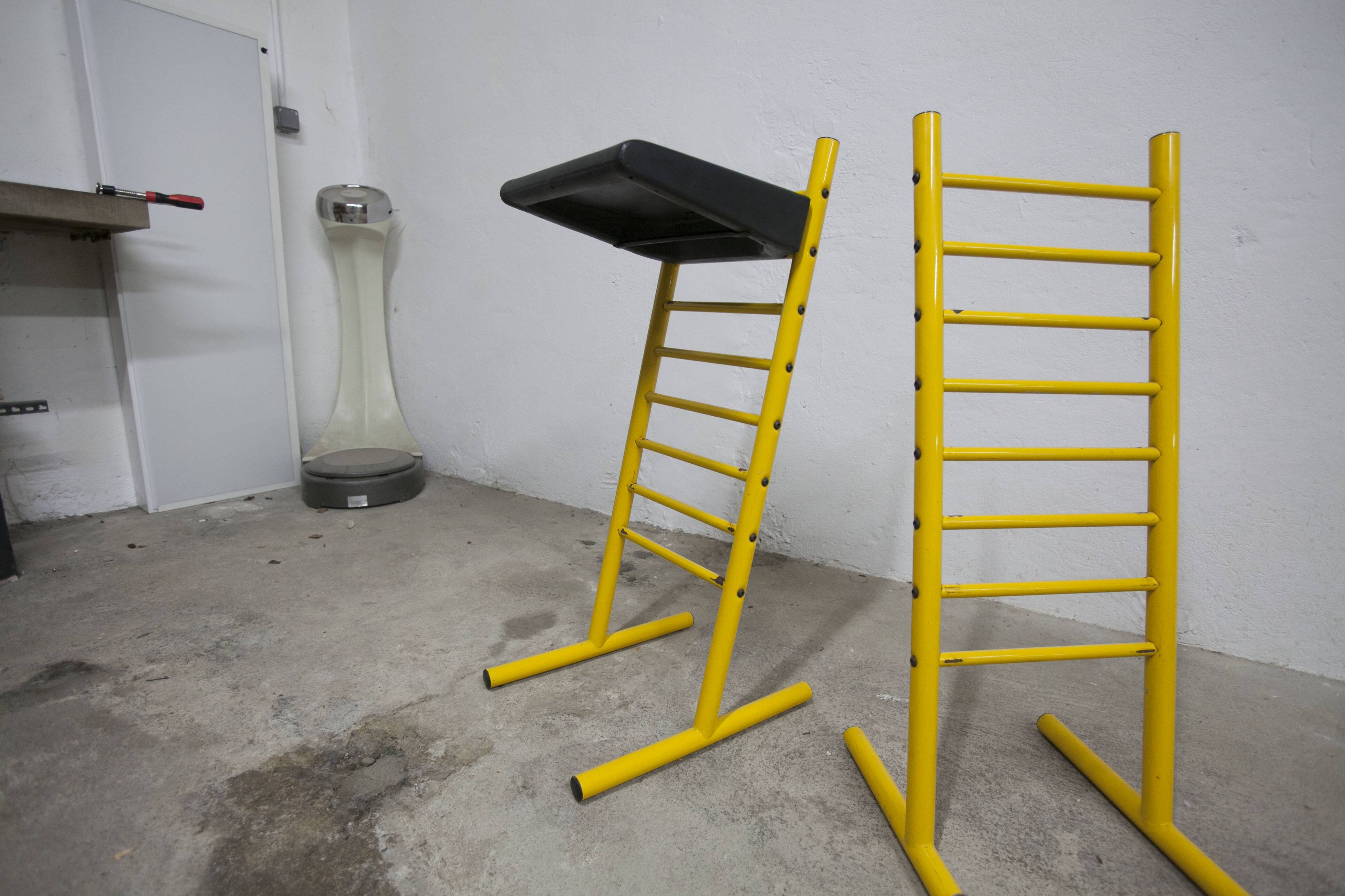 Pair of adjustable Italian bar stools in lacquered yellow and black