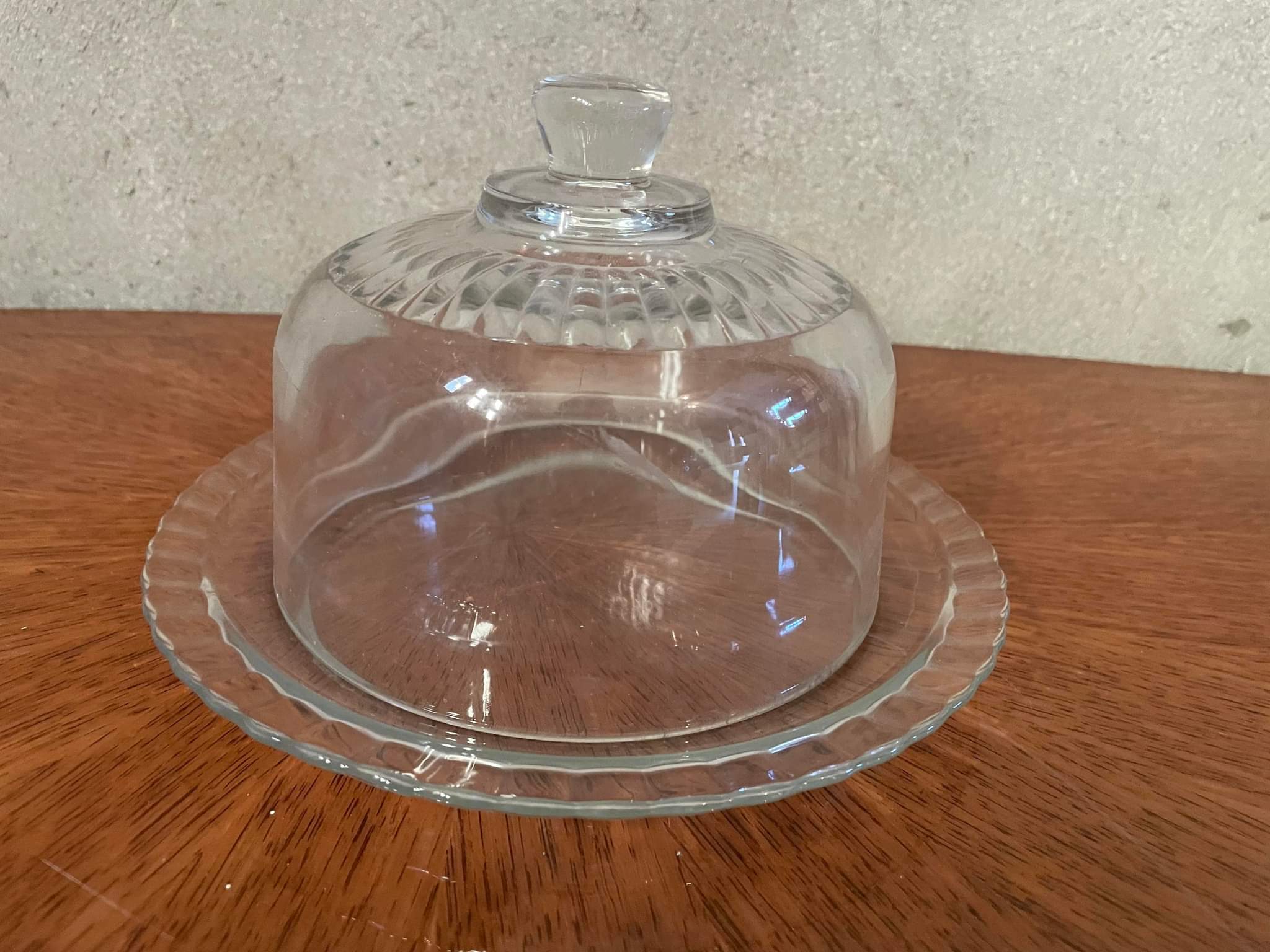 Bell and plate in transparent glass