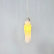 Ensemble de 2 calices en verre opalin du milieu du siècle, 1960