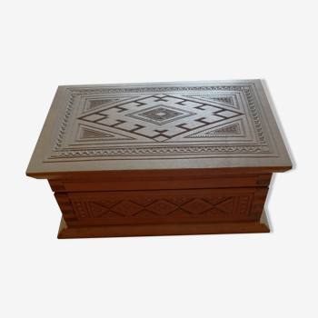 Decorative wooden box sculpt