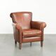 Fauteuil en peau de mouton confortable avec une finition élégante.