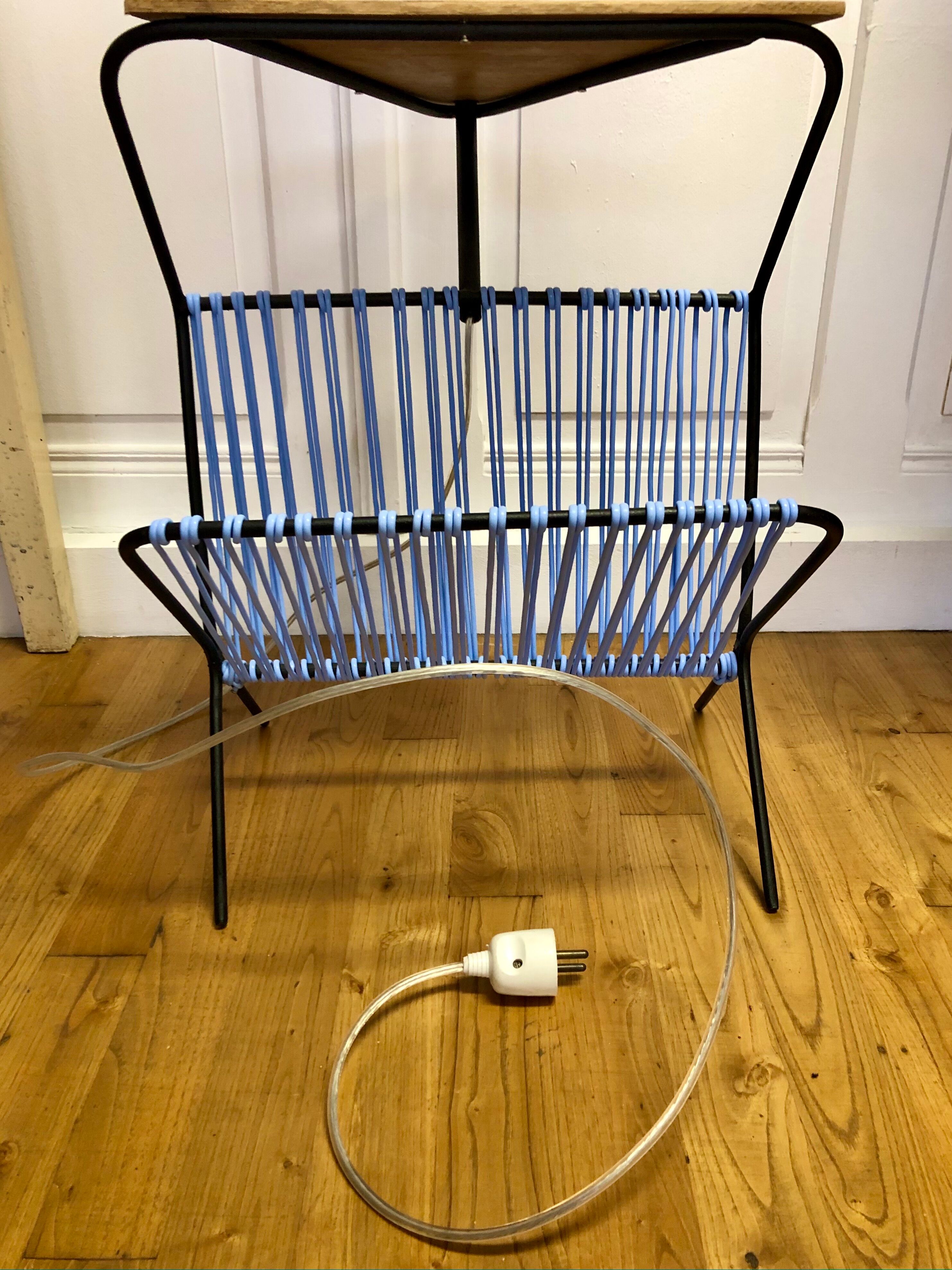 Lampadaire liseuse avec porte-revues