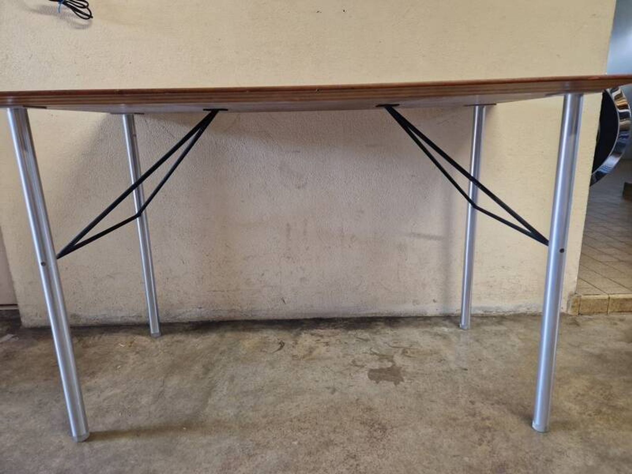 Etienne Fermigier (1932-1973) Table en aluminium et métal laqué noir 1960