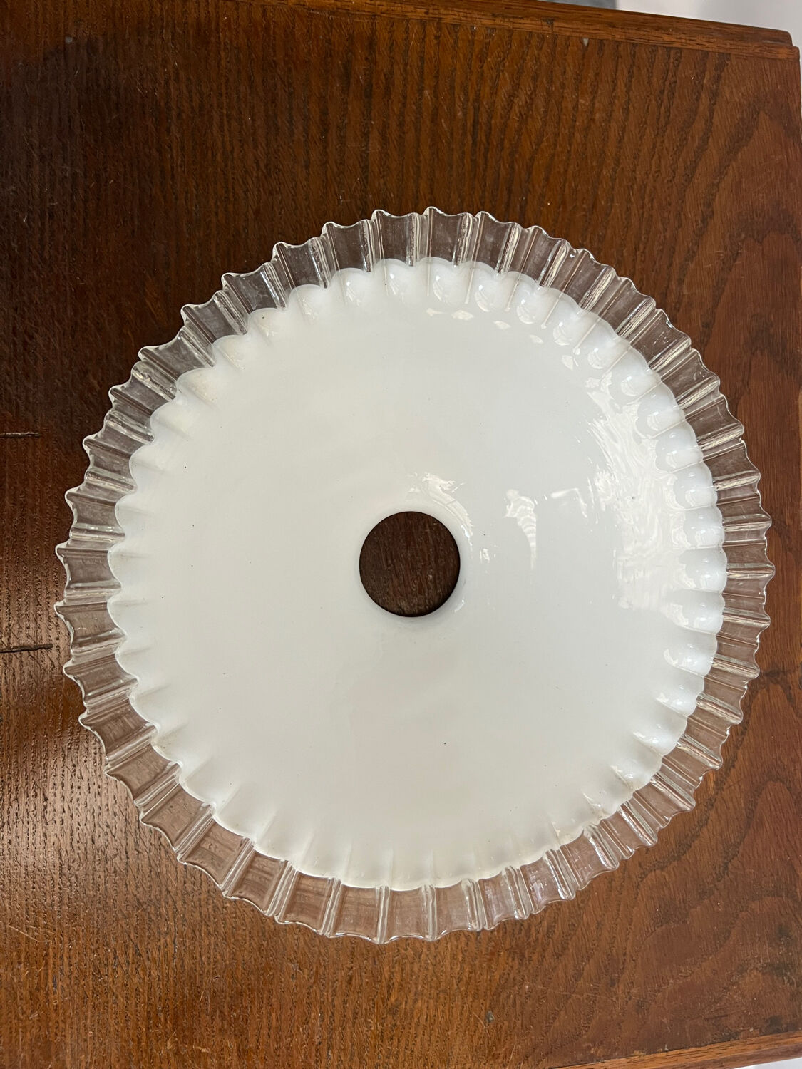 Vintage white opaline suspension