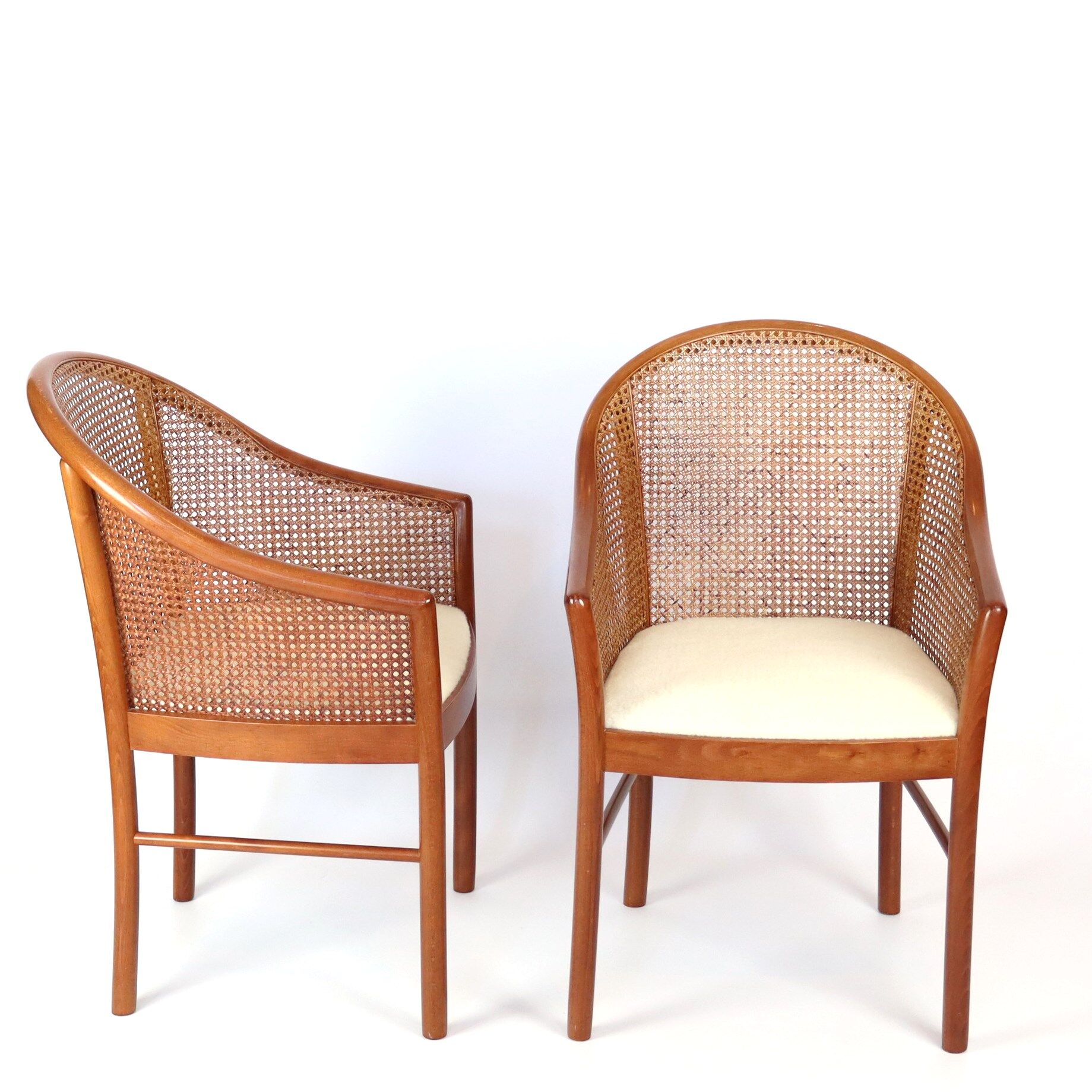 Paire de fauteuils en cannage
