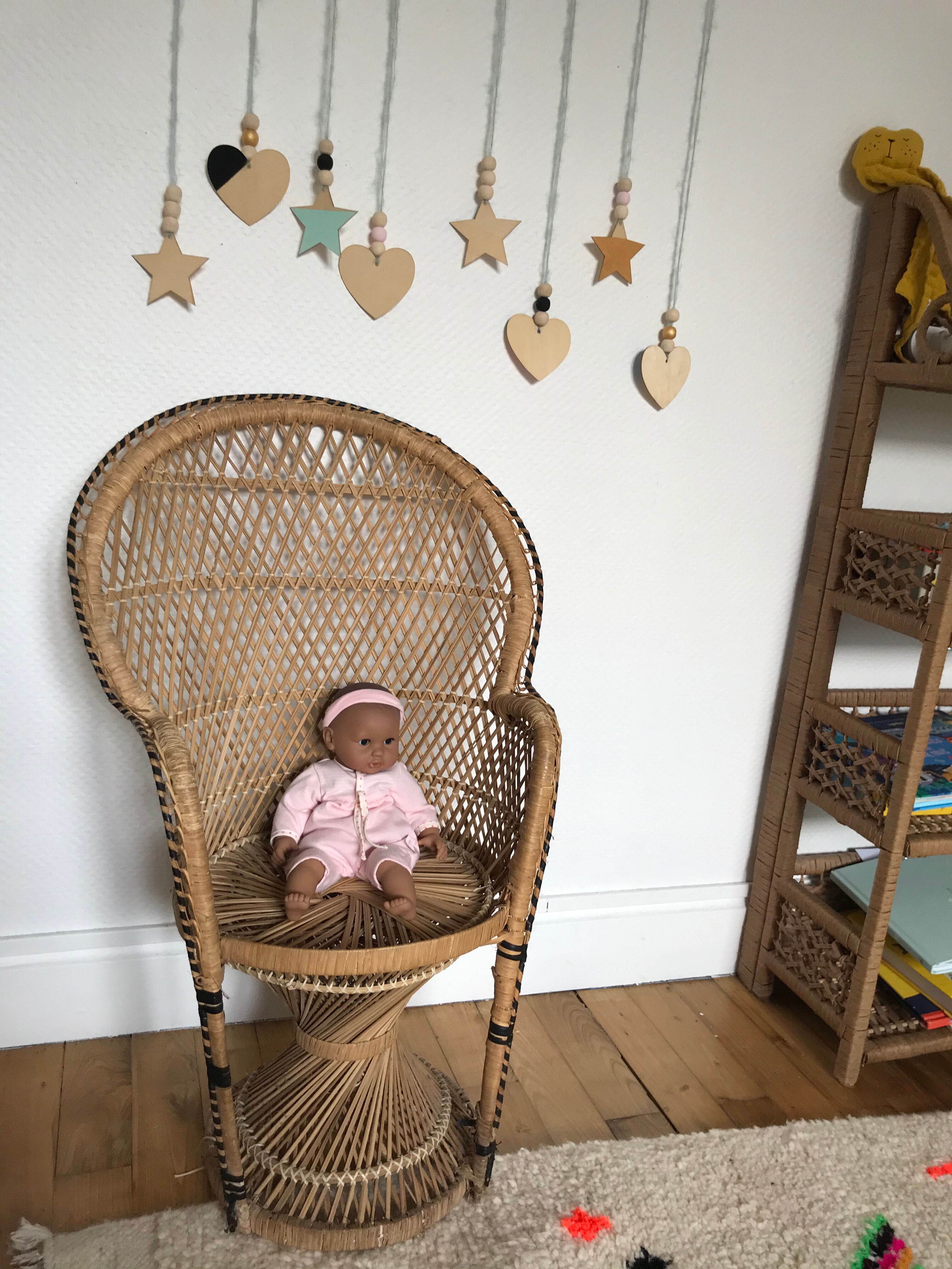 Emmanuelle chair for children