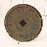 Hat-wearing, designer display, Siegel Paris