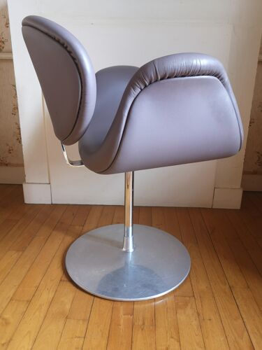 Tulip armchair by Pierre Paulin for Artifort