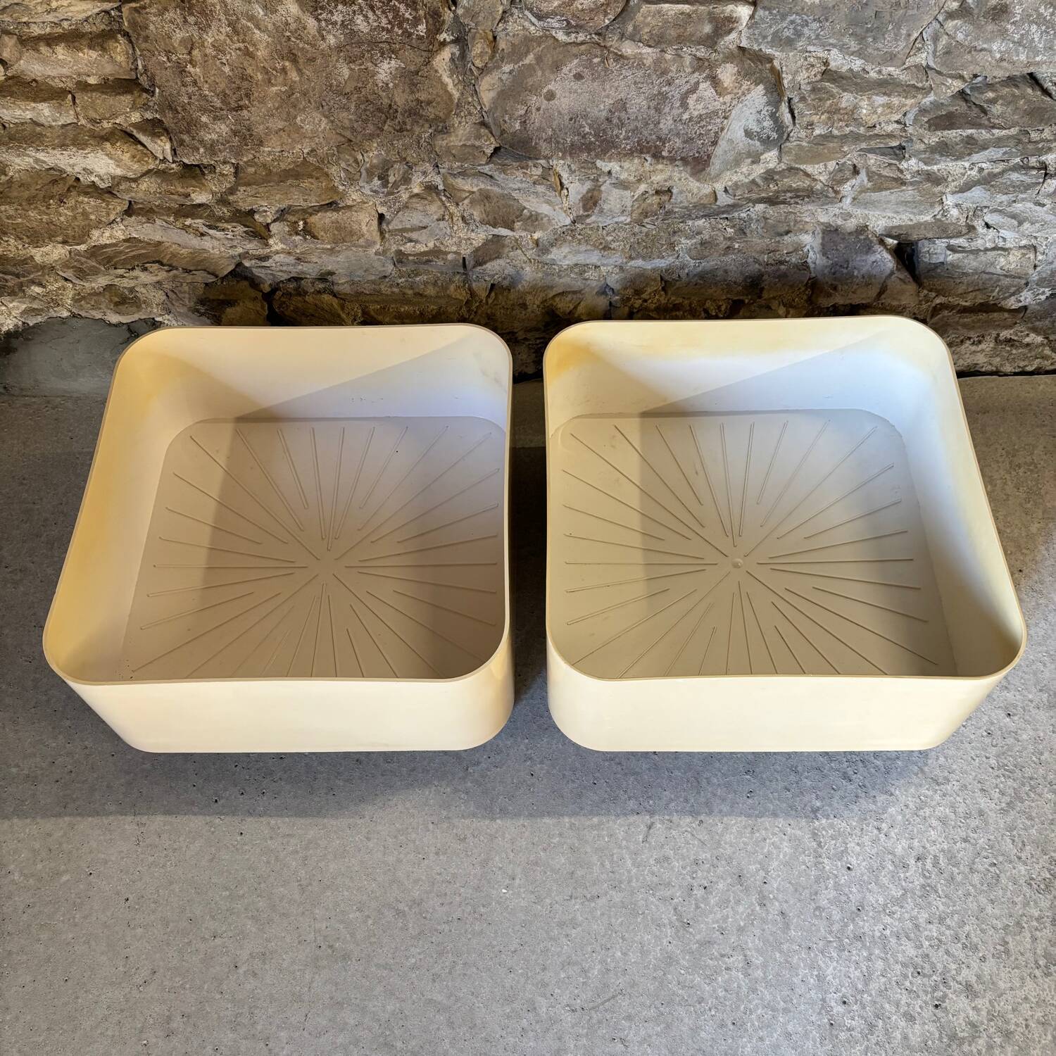 Pair of planters on wheels model 4682 by Anna Castelli for Kartell