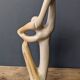 Statue de femme en grès