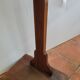 Toise de mesure ancienne en bois sur socle