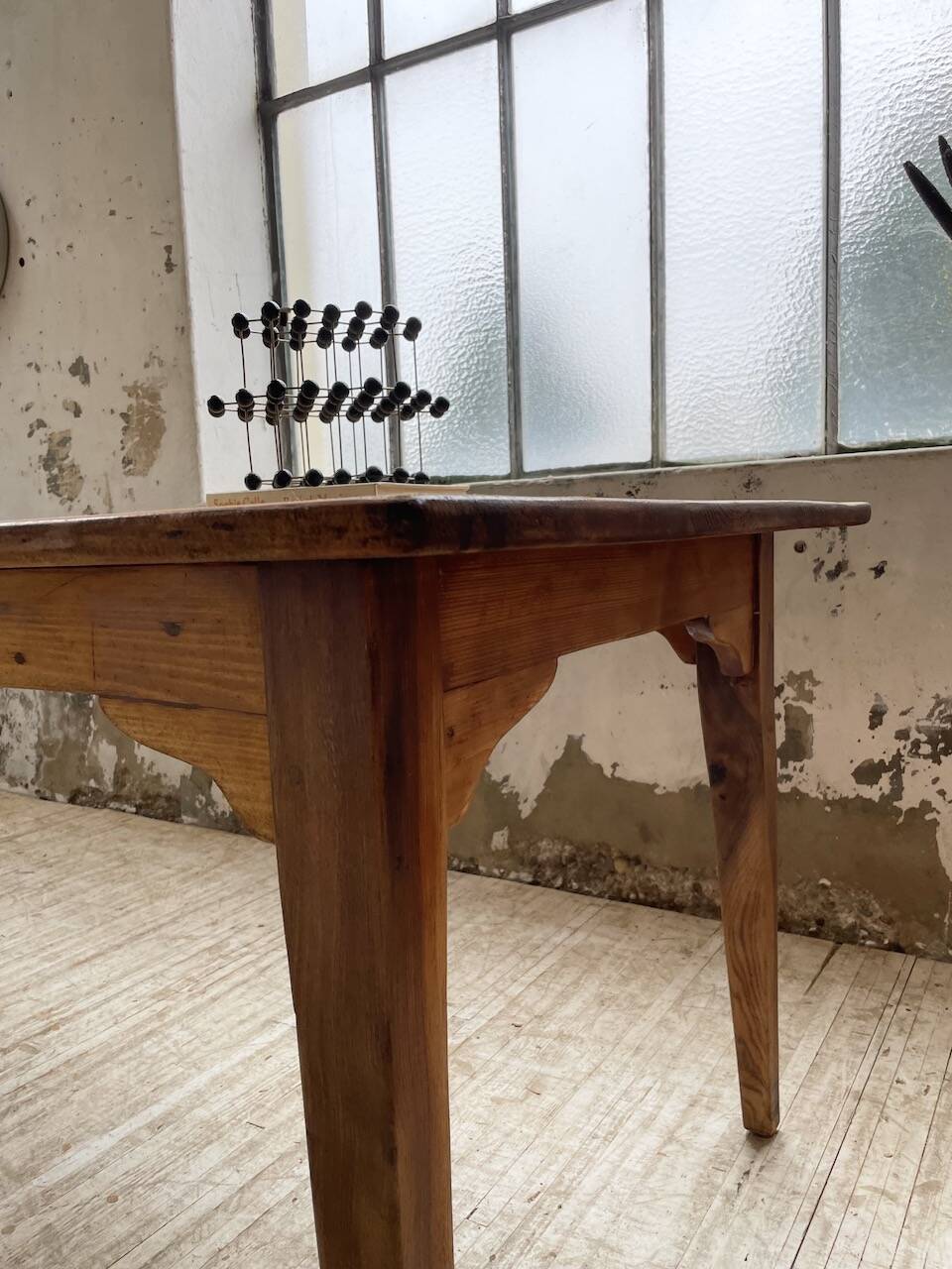 Farmhouse table with spindle legs 2.50m